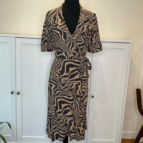 Ganni Animal Print Wrap Dress Belted Short Sleeve Black and Tan  Size 36 US 4 - Picture 2 of 16